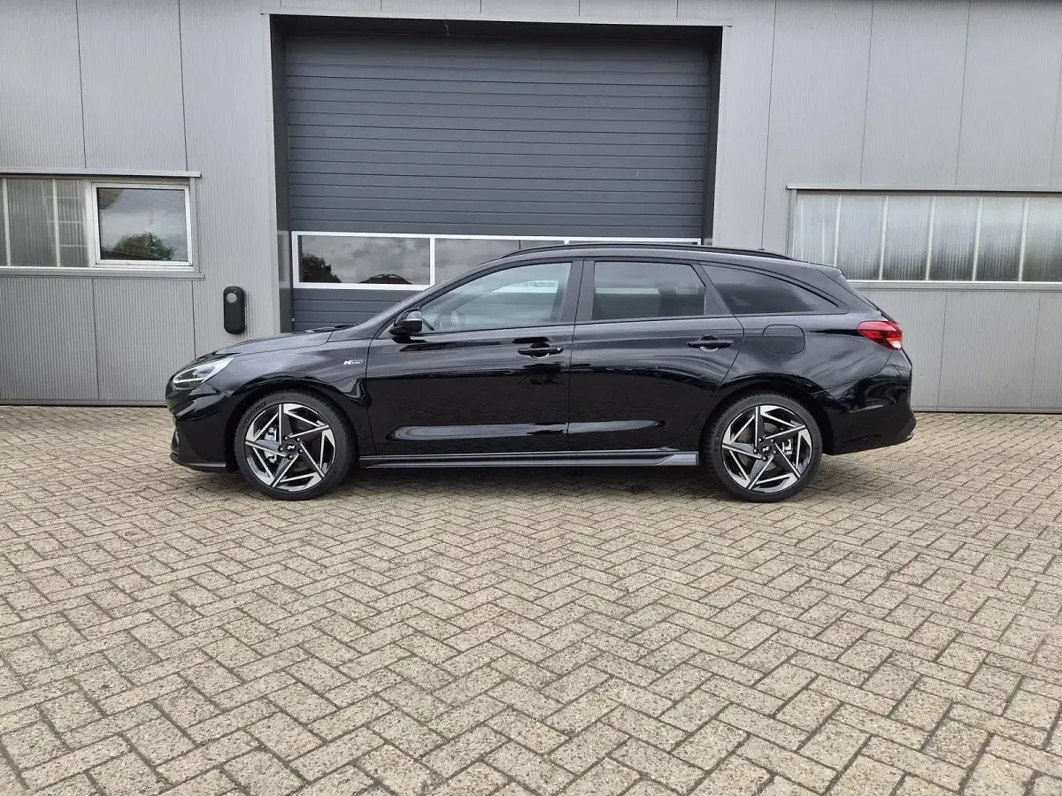Neu Hyundai i30 N Line 150 PS (110 kW) 2026 Abyss black Kombi