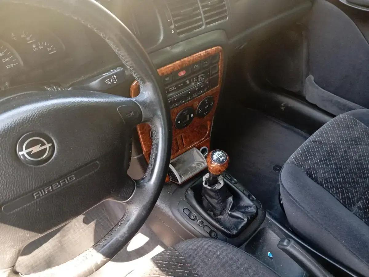 Gebraucht Opel Vectra 116 PS (85 kW) 1996 Grau Limousine