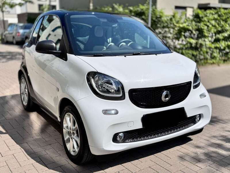 Weiß Gebraucht 2017 Smart ForTwo Coupé Edition #1 Coupé | 9.499 € (Fairer Preis) - Bild 1/4