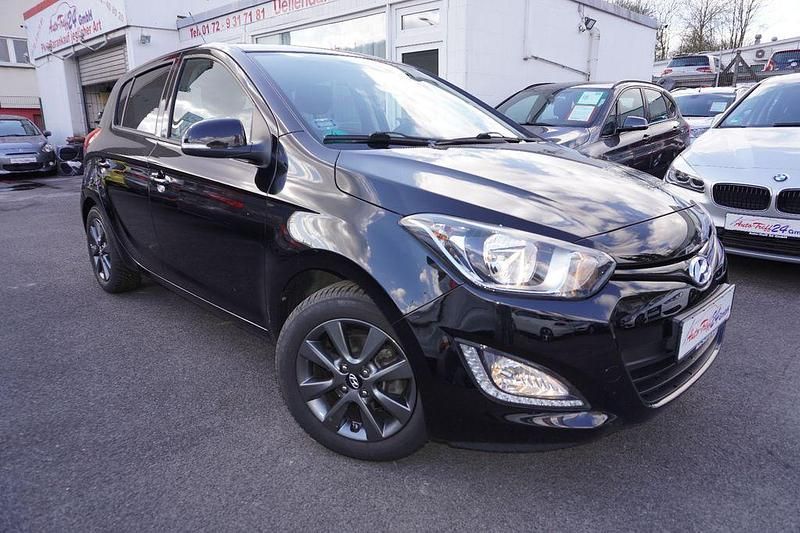 Schwarz Gebraucht 2015 Hyundai i20 Life Limousine | 12.490 € (Fairer Preis) - Bild 1/4