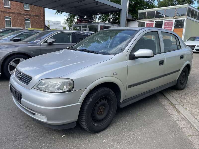 Silber Gebraucht 2002 Opel Astra Selection Limousine | 2.000 € (Fairer Preis) - Bild 1/4