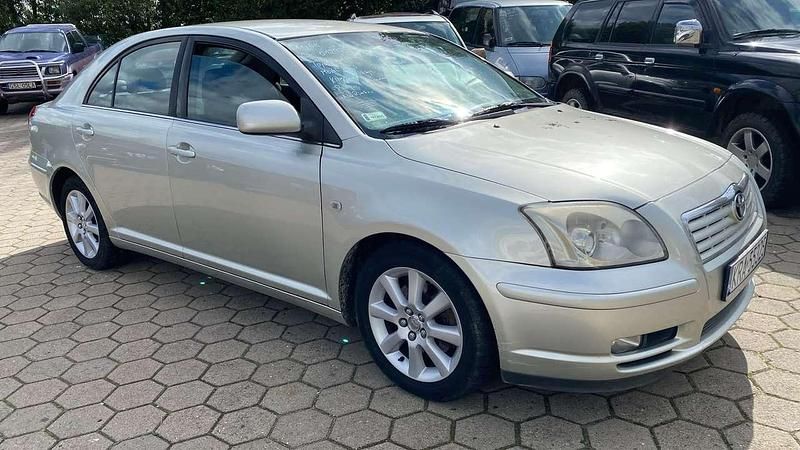 Silver metallic Gebraucht 2003 Toyota Avensis Sol Kleinwagen | 2.700 € - Bild 1/4