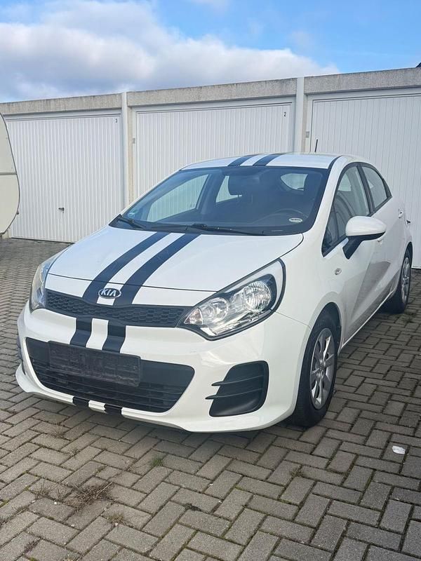 Second-hand Kia Rio 86 CP (63 kW) 2016 Alb Hatchback