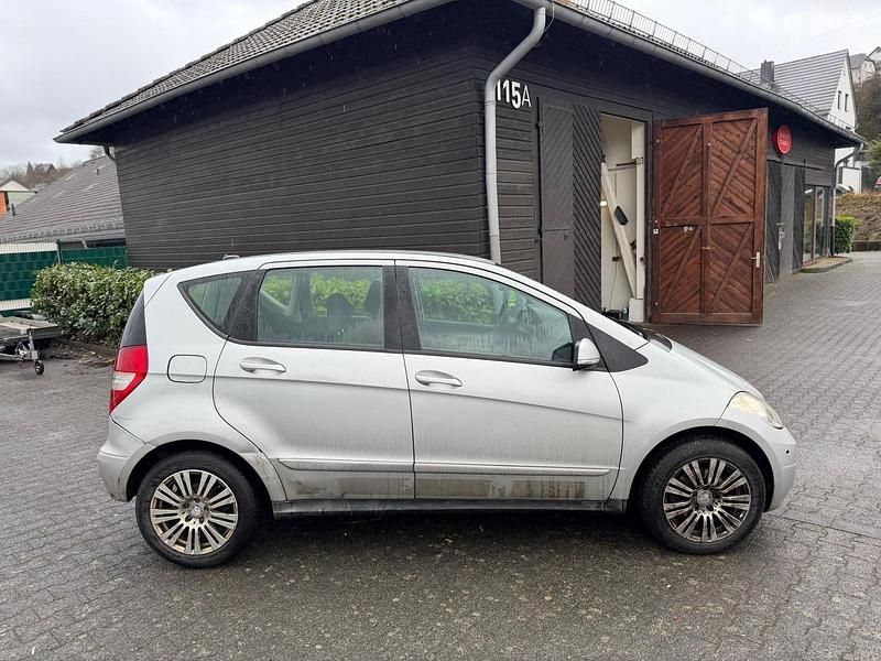Gebraucht Mercedes A180 109 PS (80 kW) 2010 Grau Kleinwagen