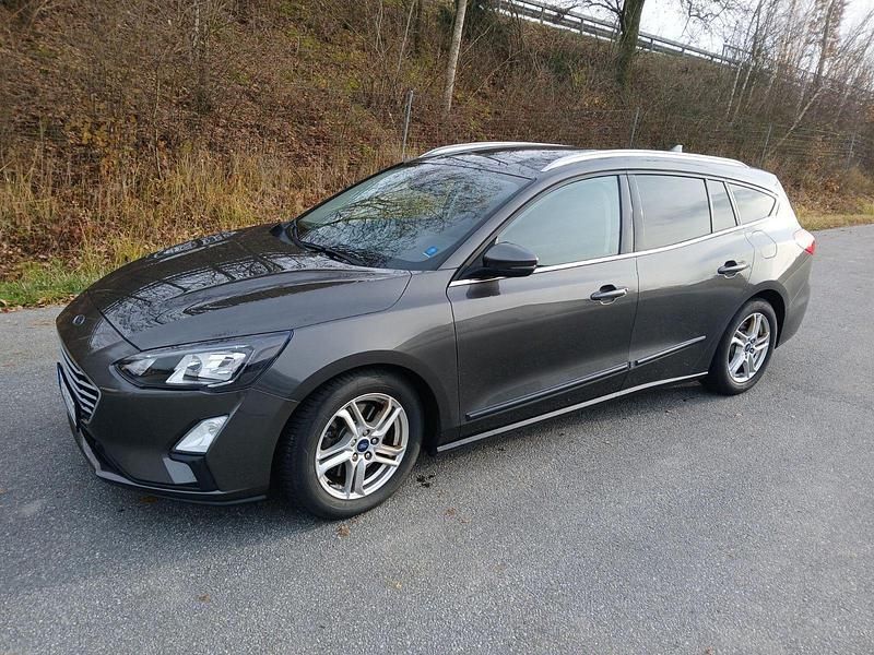 Grau Gebraucht 2020 Ford Focus Cool & Connect Kombi | 9.900 € (Guter Preis) - Bild 1/4