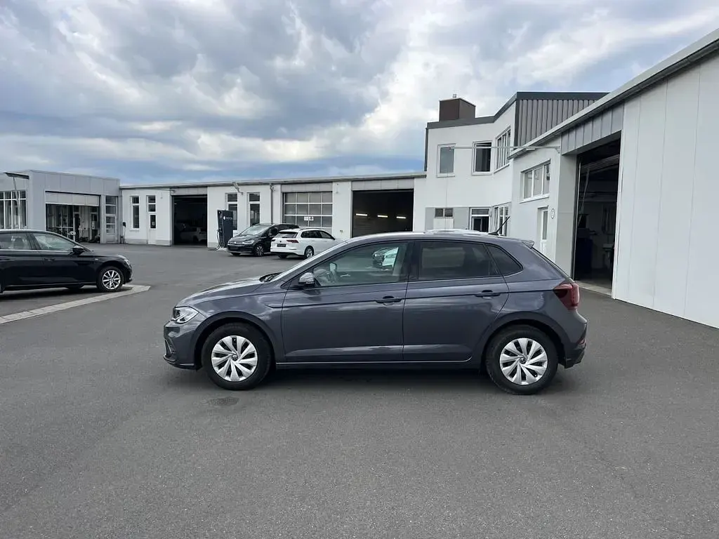Gebraucht VW Polo Life 80 PS (58 kW) 2024 Grau Kleinwagen