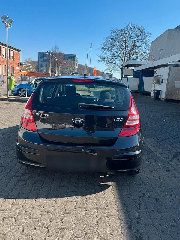 Gebraucht Hyundai i30 109 PS (80 kW) 2009 Schwarz Kleinwagen