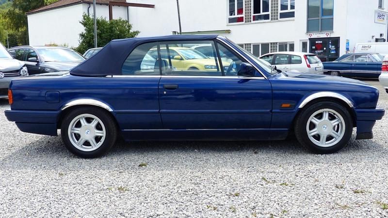 Gebraucht BMW 318 Cabriolet Basis 113 PS (83 kW) 1992 Blau Cabrio