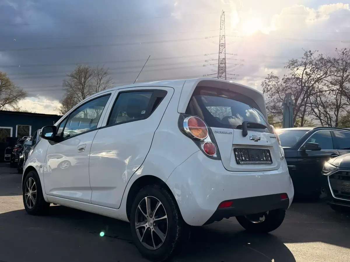 Gebraucht Chevrolet Spark LS 68 PS (50 kW) 2013 Weiß Kleinwagen