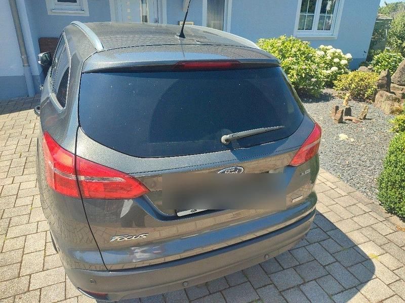 Gebraucht Ford Focus Titanium 125 PS (91 kW) 2014 Schwarz Kombi