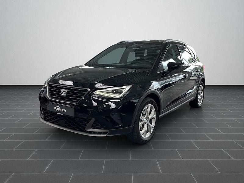 Schwarz (metallic) Gebraucht 2024 Seat Arona FR SUV | 21.990 € (Fairer Preis) - Bild 1/4