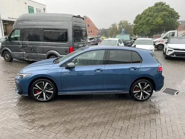 Gebraucht VW Golf VIII GTE 177 PS (130 kW) 2025 Anemonenblau metallic Limousine