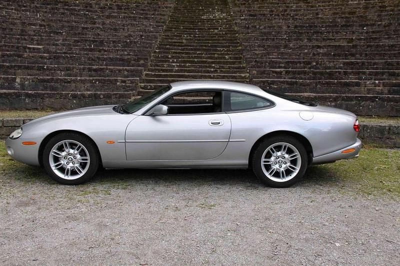 Gebraucht Jaguar XK 284 PS (208 kW) 2000 Silber Coupé