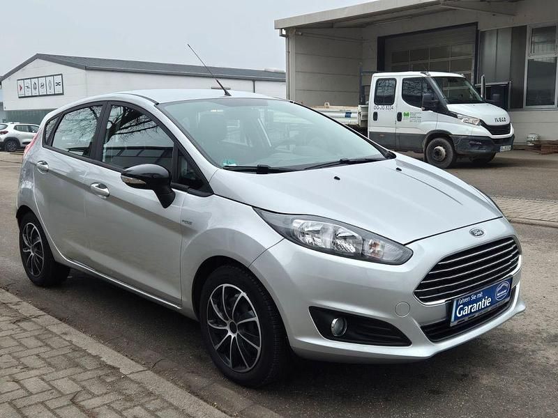Gebraucht Ford Fiesta Trend 101 PS (74 kW) 2014 Silber Kleinwagen