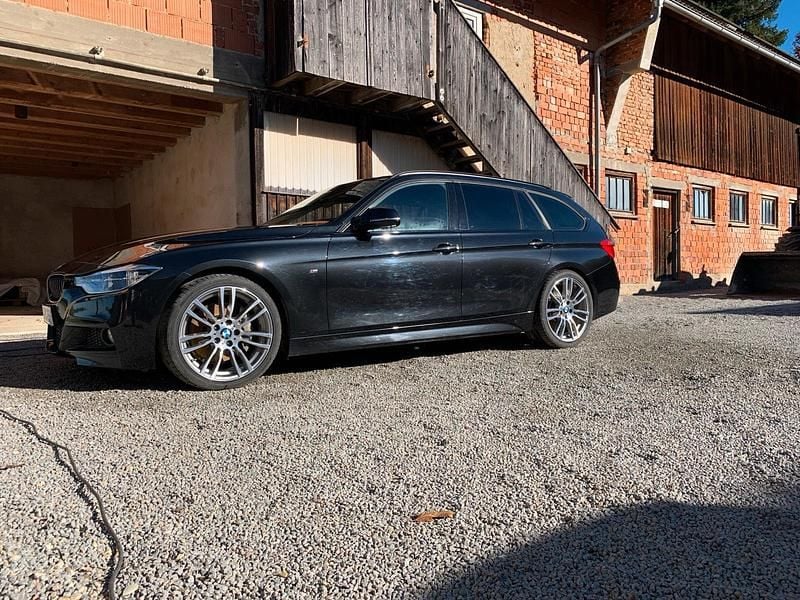 Schwarz Gebraucht 2015 BMW 340 Kombi | 26.500 € (Fairer Preis) - Bild 1/4