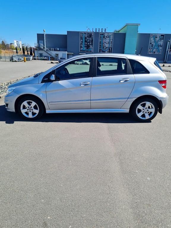 Gebraucht Mercedes B170 116 PS (85 kW) 2009 Silber Van / Kleinbus