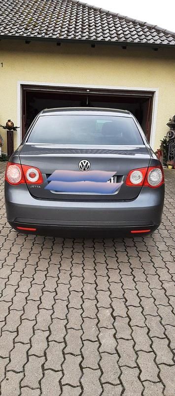 Gebraucht VW Jetta 122 PS (89 kW) 2009 Grau Limousine