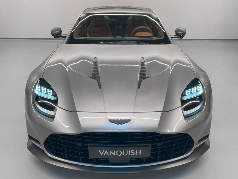 Neu Aston Martin Vanquish 835 PS (614 kW) 2025 Silber