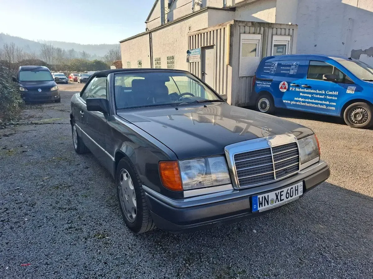 Gebraucht Mercedes 300 220 PS (161 kW) 1993 Schwarz Cabrio
