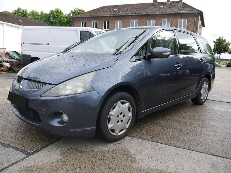 Grau Gebraucht 2007 Mitsubishi Grandis Invite Van / Kleinbus | 1.999 € (Etwas zu teuer) - Bild 1/4