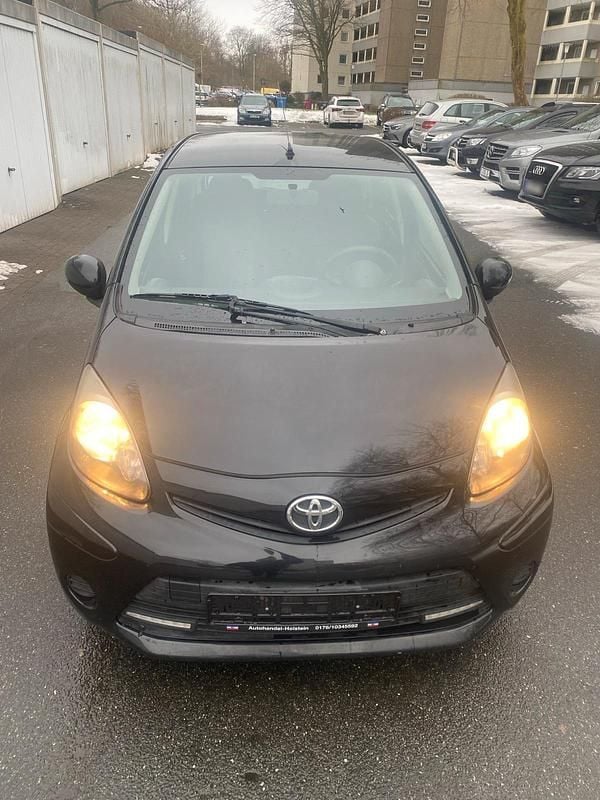 Gebraucht Toyota Aygo 68 PS (50 kW) 2014 Schwarz Kleinwagen