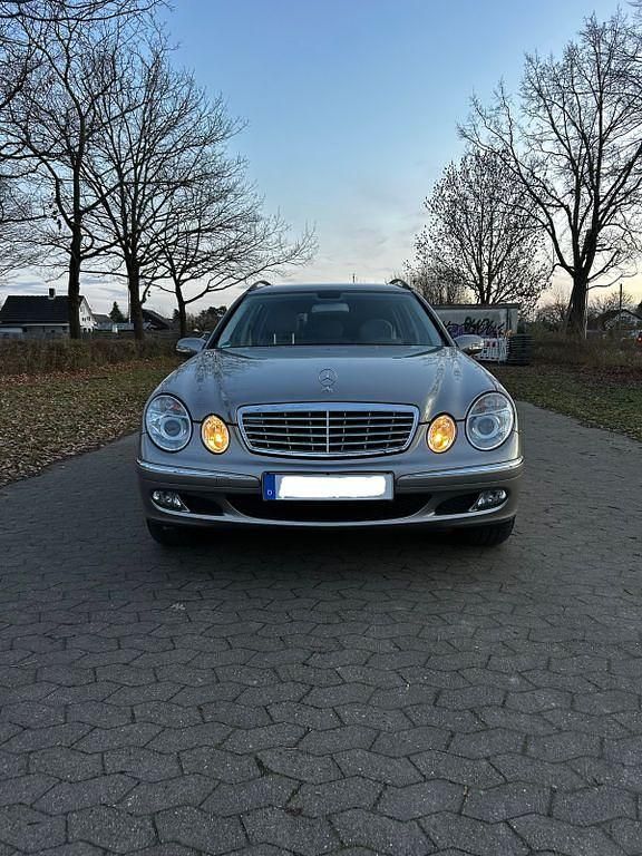 Gebraucht Mercedes E200 Elegance 163 PS (119 kW) 2005 Grau Limousine