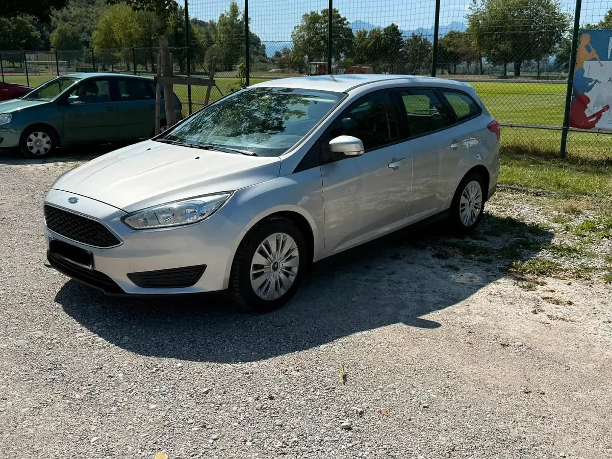Gebraucht Ford Focus 100 PS (73 kW) 2015 Silber Kombi