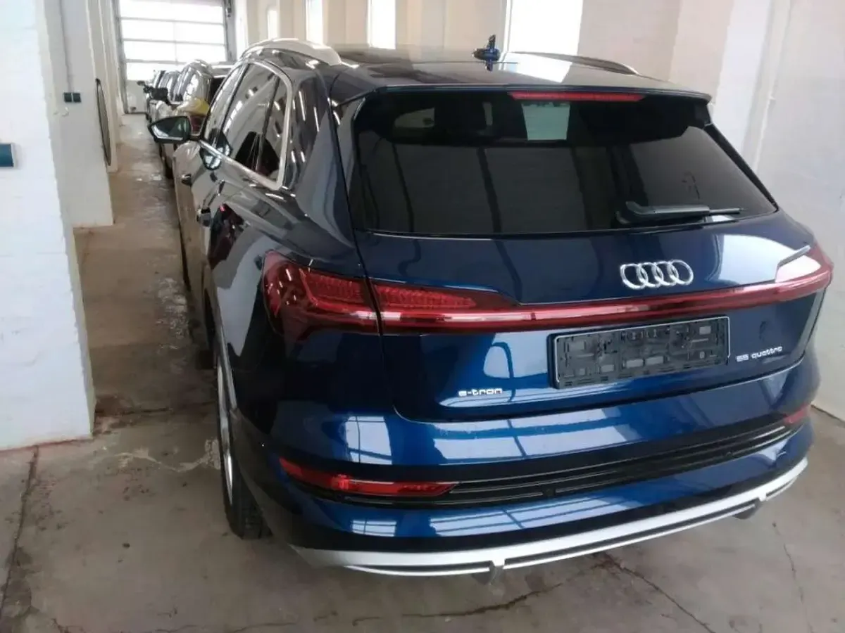 Gebraucht Audi e-tron S-Line 300 kW (408 PS) 2020 Navarrablau SUV