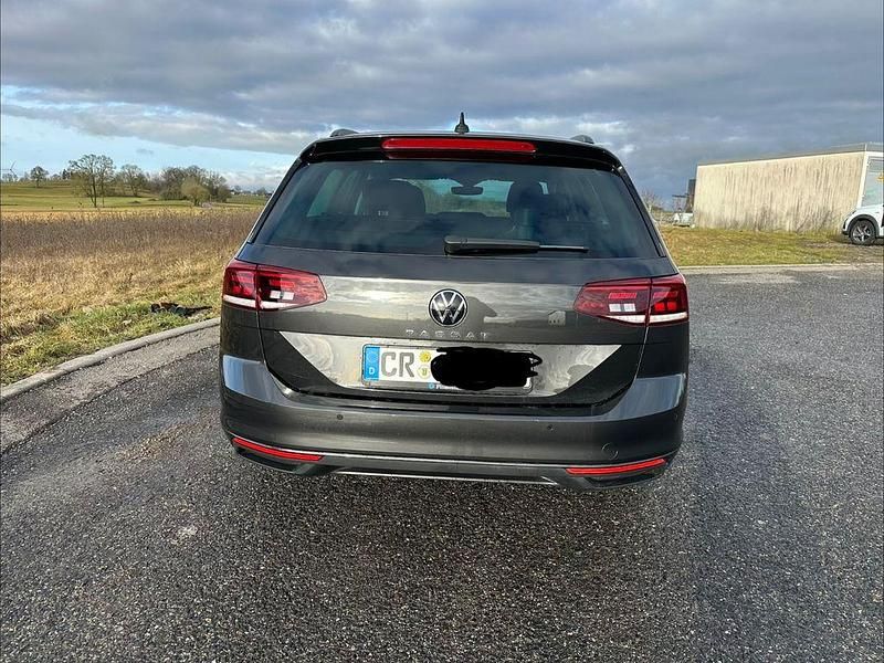 Gebraucht VW Passat 150 PS (110 kW) 2023 Grau Kombi