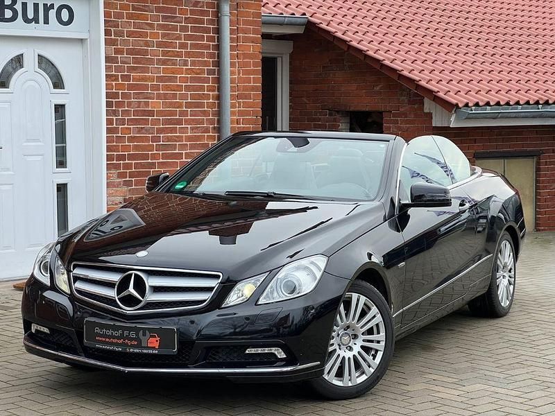 Schwarz Gebraucht 2010 Mercedes E250 Cabrio | 15.550 € (Fairer Preis) - Bild 1/4