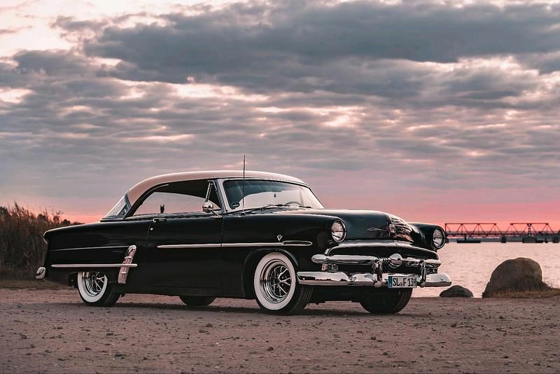 Schwarz Gebraucht 1952 Ford Crestline Coupé | 24.890 € - Bild 1/4