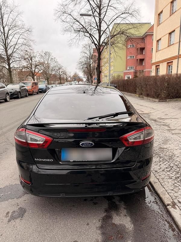 Gebraucht Ford Mondeo 140 PS (102 kW) 2012 Schwarz Limousine