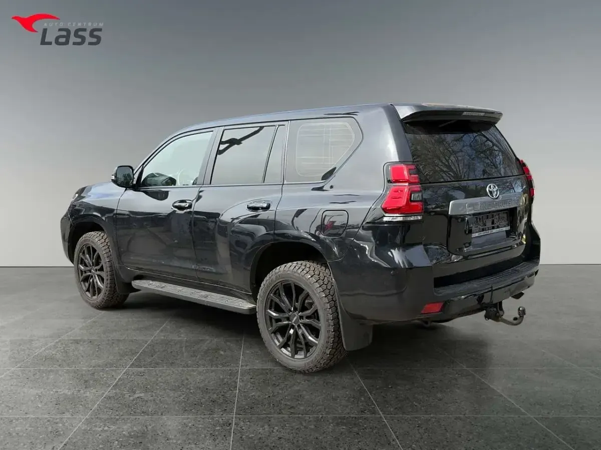 Gebraucht Toyota Land Cruiser Basis 177 PS (130 kW) 2019 Tiefschwarz mica metallic SUV