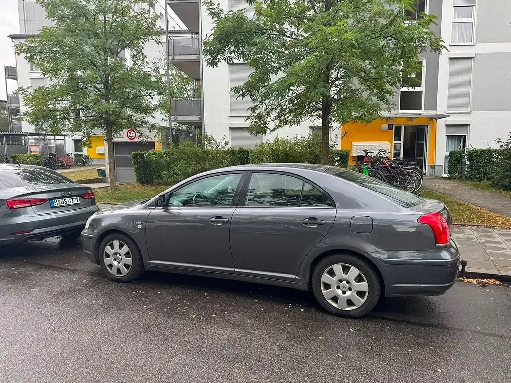 Gebraucht Toyota Avensis Executive 116 PS (85 kW) 2006 Grau Limousine