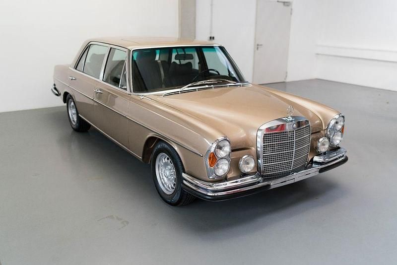 Gebraucht Mercedes 300 250 PS (183 kW) 1971 Braun Limousine