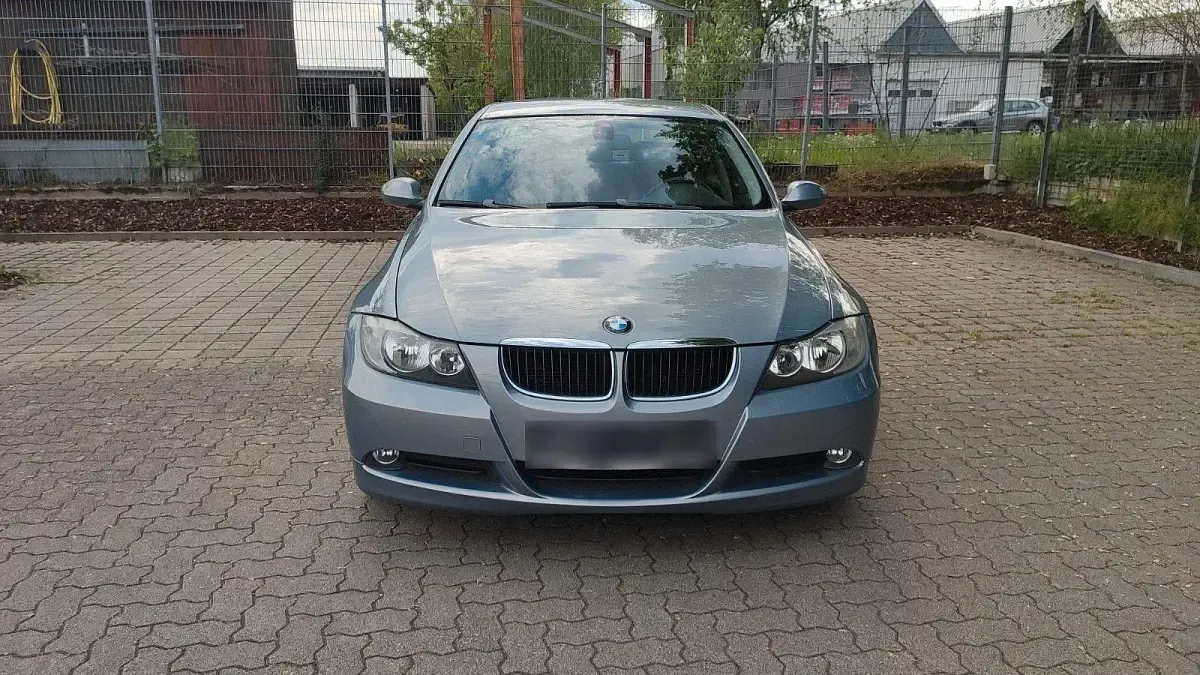 Gebraucht BMW 316 129 PS (94 kW) 2006 Grau Limousine