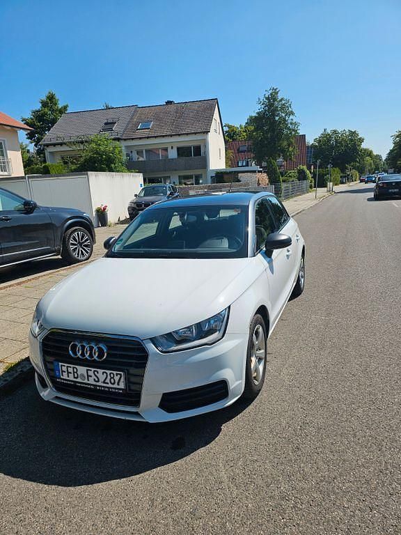 Weiß Gebraucht 2017 Audi A1 Sportback Sport Kleinwagen | 10.500 € (Guter Preis) - Bild 1/4