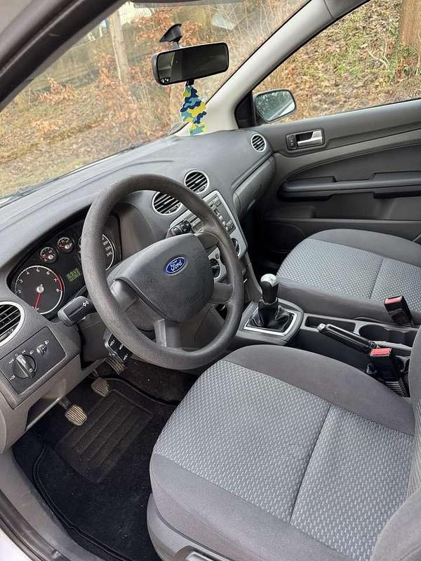 Gebraucht Ford Focus Trend 101 PS (74 kW) 2005 Limousine