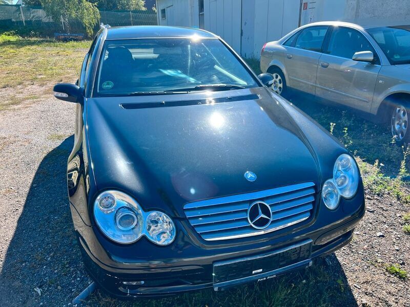 Schwarz Gebraucht 2004 Mercedes C200 Coupé | 3.999 € (Fairer Preis) - Bild 1/4