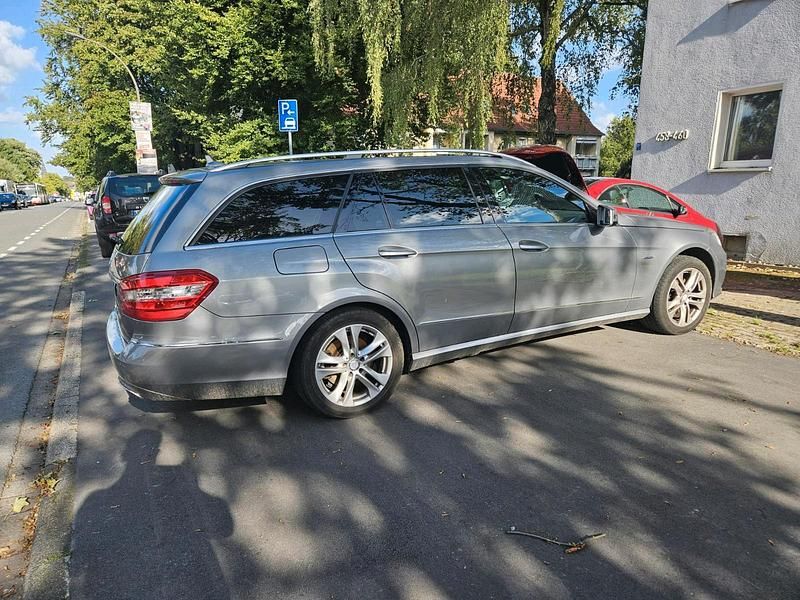 Silber Gebraucht 2012 Mercedes E350 Kombi | 9.500 € (Guter Preis) - Bild 1/4