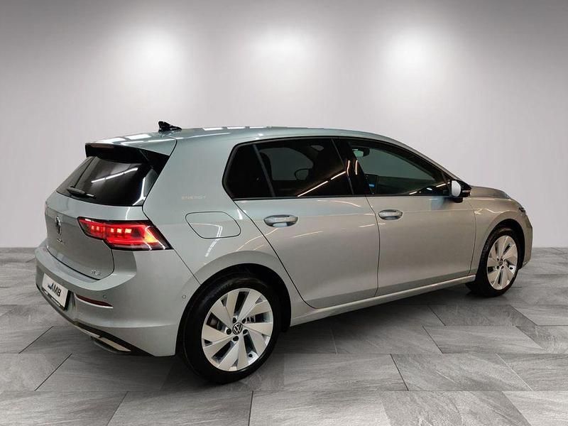 Neu VW Golf VIII 150 PS (110 kW) 2026 Silber Limousine