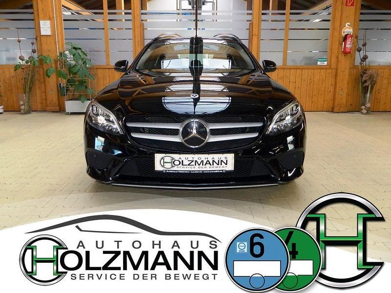 Gebraucht Mercedes C200 Business 160 PS (117 kW) 2019 Schwarz Kombi