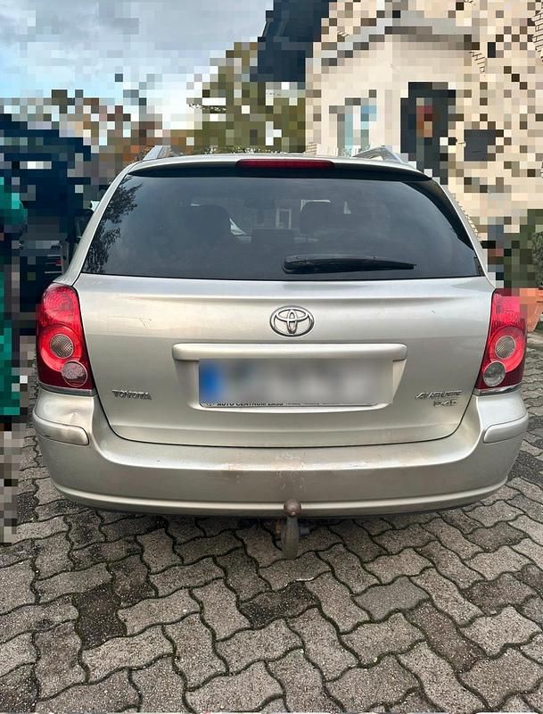 Beige Gebraucht 2006 Toyota Avensis Kombi | 2.500 € (Fairer Preis) - Bild 1/4