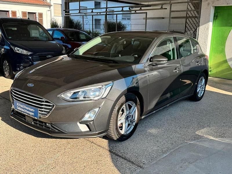 Grau Gebraucht 2019 Ford Focus Cool & Connect Limousine | 13.600 € (Fairer Preis) - Bild 1/4