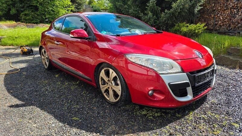 Rot Gebraucht 2009 Renault Mégane Coupé Dynamique Coupé | 3.999 € (Superpreis) - Bild 1/4