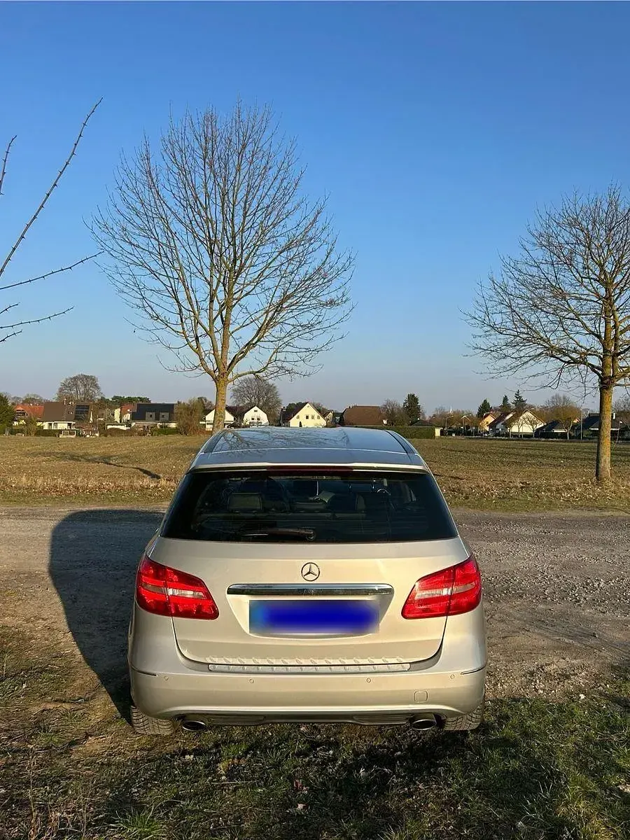 Gebraucht Mercedes B200 156 PS (114 kW) 2013 Silber Kleinwagen