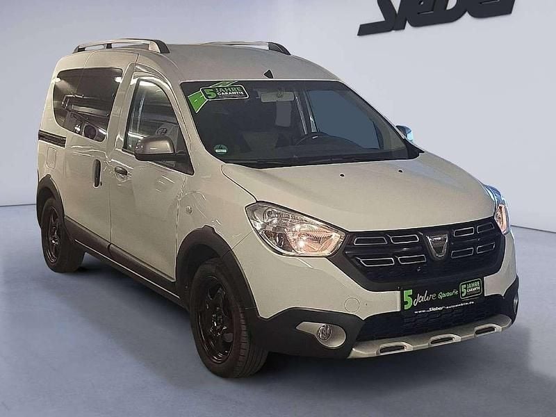 Gebraucht Dacia Dokker Stepway 102 PS (75 kW) 2019 Gletscherweiss Van / Kleinbus