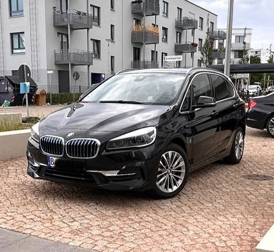 Schwarz Gebraucht 2018 BMW 225 Sport Line Van / Kleinbus | 18.450 € (Fairer Preis) - Bild 1/4