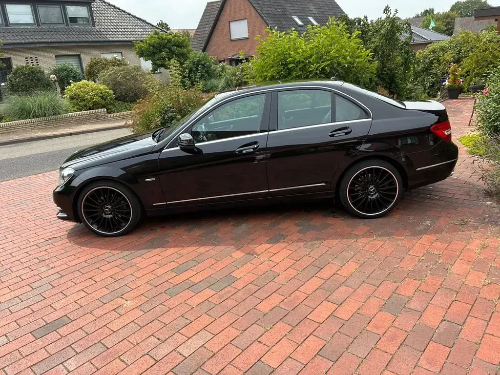 Gebraucht Mercedes 250 277 PS (203 kW) 2011 Schwarz Limousine