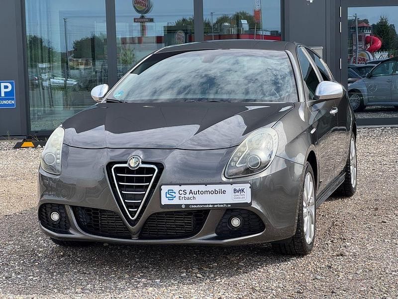 Grau Gebraucht 2013 Alfa Romeo Giulietta Turismo Kleinwagen | 8.990 € (Etwas zu teuer) - Bild 1/4